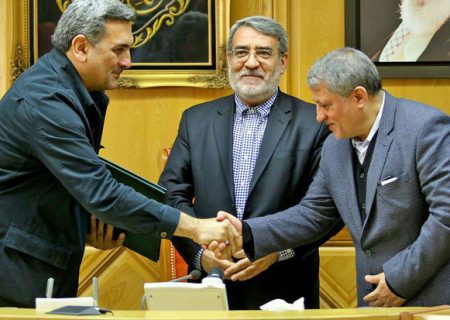وزیر کشور حکم شهردار جدید تهران را اعطا کرد