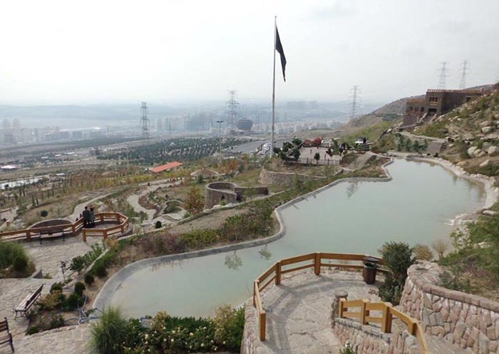 پارک آبشار تهران در ضلغ شمال اتوبان همت