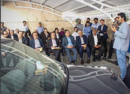 محمد علیخانی در مراسم برقی کردن خودرو در شرکت مپنا تهران
