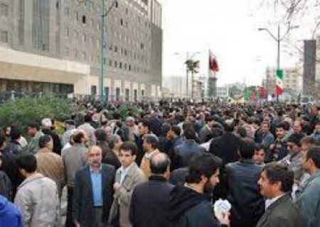 تجمع جمعی از بازنشستگان نیروهای مسلح مقابل مجلس