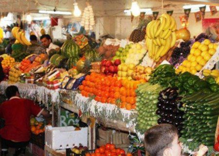 آخرین تحولات بازار میوه و صیفی/ موز و خیار ۱۵ درصد ارزان شد
