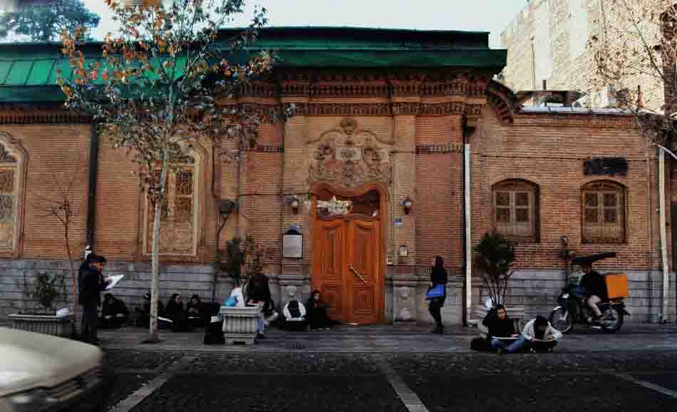 درب ورودی آتشکده آدریان تهران