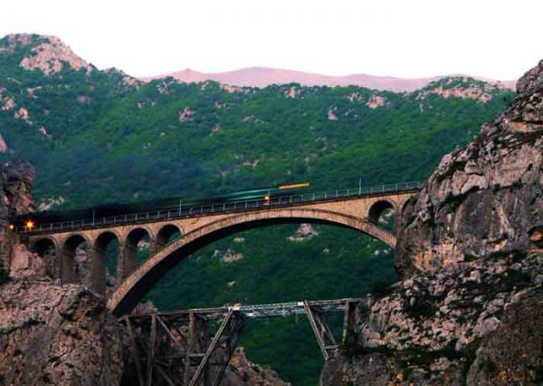 پل تاریخی ورسک در چهل و چهار کیلومتری روستای هرانده