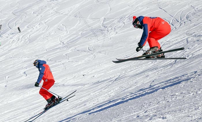 حضور وزیز ورزش در پیست اسکی