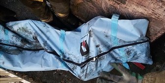 خروج پیکر هفت فوت شده از هواپیما