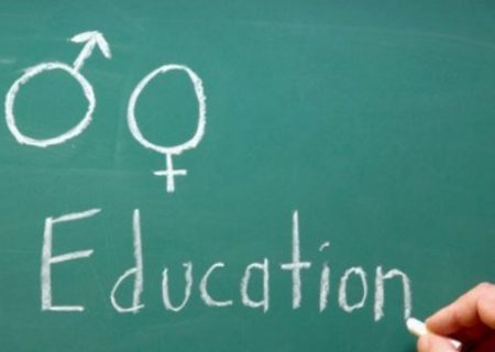 چرا آموزش مسائل جنسی در ایران زیرزمینی است؟
