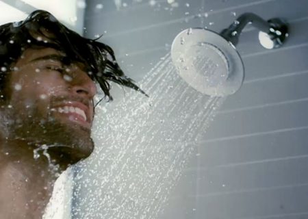 ۵ فایده حمام آب سرد برای سلامتی