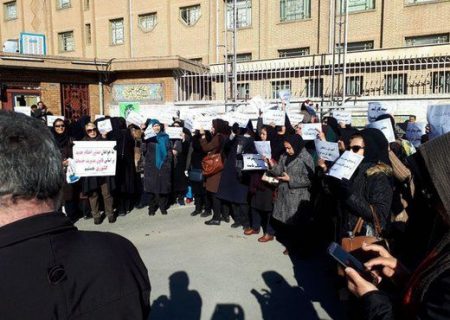 معلمان کرمانشاه مقابل اداره آموزش و پرورش تجمع کردند