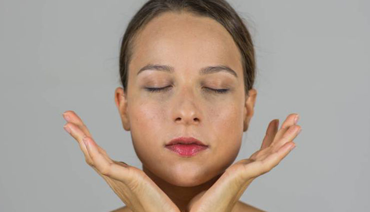 گیف آموزشی یوگای صورت ؛ ۵ تمرین معجزه‌آسا برای زیبایی چهره