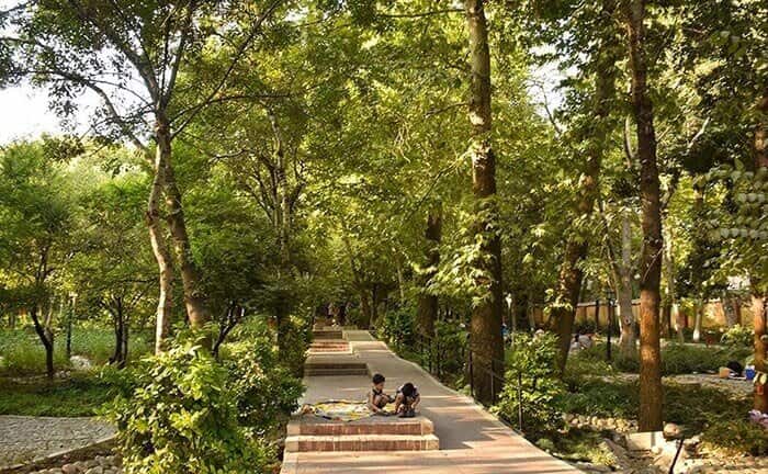 بازی در بوستان باغ ایرانی
