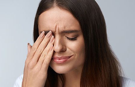درمان‌های خانگی چشم درد؛ روغن کرچک را امتحان کنید