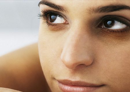 علت تیرگی دور چشم : علل، نشانه ها و خطرات کبودی اطراف چشم