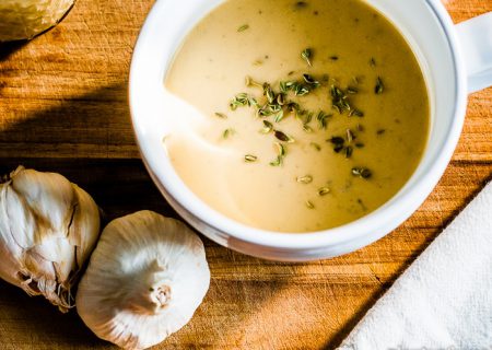 ۱۳ خاصیت شگفت‌انگیز سوپ سیر + طرز تهیه سوپ سیر