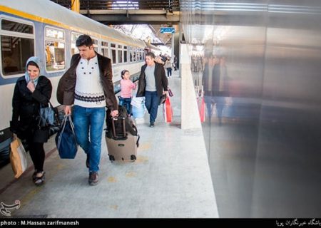 مسافران نوروزی در ایستگاه راه آهن تهران/گزارش تصویری