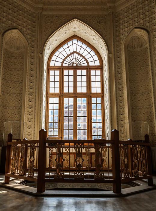 پنجره های بلند سالن رادیو موزه ارتباطات