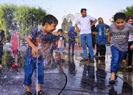 تفریحِ تابستانی کودکان تهرانی در «آب و آتش»/گزارش تصویری