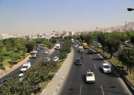 ترافیک در آزادراه کرج-تهران نیمه سنگین است/ بارش باران در جاده‌های ۵ استان