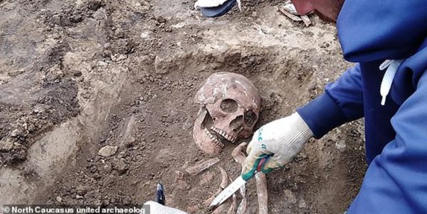 کشف اسکلت ۲هزار ساله یک زن+تصاویر