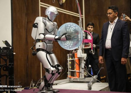 مراسم رونمایی از روبات «سورنا ۴»/گزارش تصویری