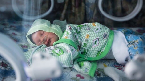تولد جنین فریز شده پس از ۱۳ سال در اصفهان+فیلم