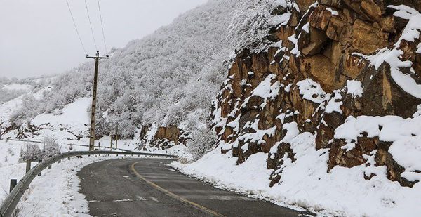 برف نوروزی در جاده‌های ۷ استان/ باران در محورهای ۱۶ استان