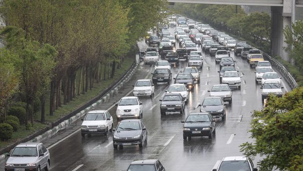 ترافیک سنگین در محور تهران-رودهن / بارش باران در محورهای ۸ استان
