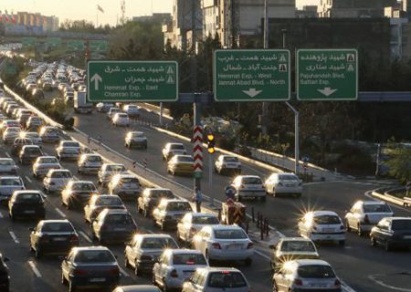 تردد خودرو‌ها در تهران ۵۰درصد کاهش یافت