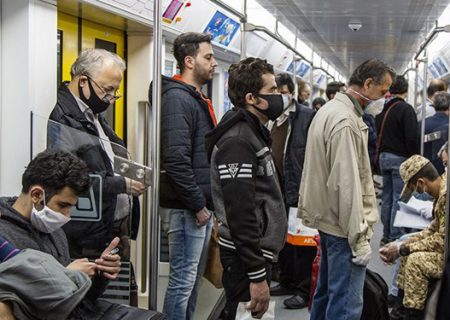 امکان رعایت فاصله گذاری اجتماعی و تبعیت از پروتکل‌ها در مترو نیست