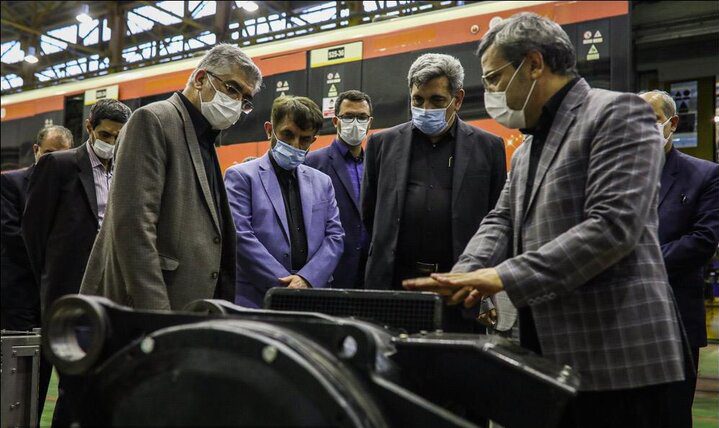 بازدید شهردار تهران و عضو تشخیص مصلحت نظام از کارخانه واگن سازی