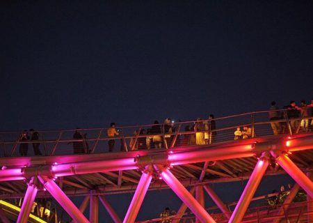 پل طبیعت شب عاشورا قرمز می شود