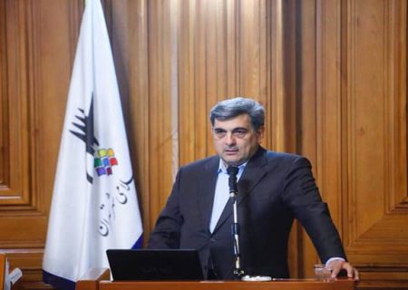 شهردار تهران در جریان ارائه لایحه بودجه ۱۴۰۰ به شورای شهر: وام به درد ما نمی‌خورد، نیازمند کمک‌های بلاعوض هستیم