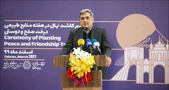 شهردار تهران در آیین کاشت درخت دوستی و صلح در اراضی عباس آباد