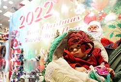 گزارش تصویری از حال و هوای خرید کریسمس در پایتخت