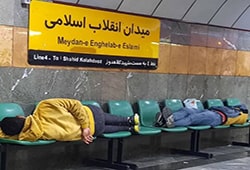 مترو خوابی در شهر تهران