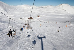 تفریح در پیست اسکی توچال تهران چقدر آب می خورد؟