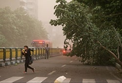 افزایش آلودگی هوا / وزش باد شدید و خیزش گرد و خاک در تهران
