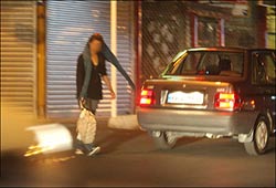 گزارشی از وضعیت زنان خیابان گرد ۱۳ تا ۴۰ ساله تهران / در مرکز نگهداری زنان خیابانی در تهران چه می گذرد؟
