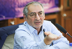 صادق زیباکلام