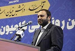 محسن پیرهادی در رونمایی از کامیون کشنده آتامان