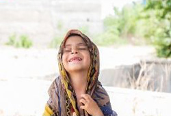 دختر بچه کارتن خواب