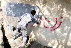 پاک کردن زن زندگی آزادی
