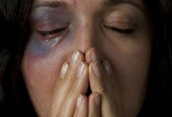 زنان در معرض «خشونت» چگونه می‌توانند مهمان «خانه‌ امن» شوند؟