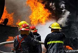 آتش سوزی ساختمان ۷ طبقه تجاری در خیابان بهار
