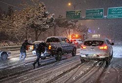 برف، زلزله و تهرانی که شهردارش به فکر سیاست است!