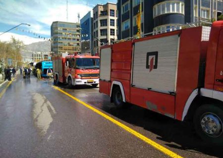 آتش سوزی یک اتوبوس بی آرتی در خیابان ولیعصر