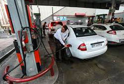 پمپ‌ بنزین‌ های تهران در شرایط عادی