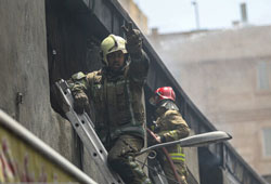 ۱۷ نفر مصدوم در آتش سوزی خیابان مولوی