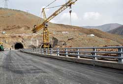 پیشرفت ۶۰ درصدی تونل اتصال بزرگراه همدانی با خرازی